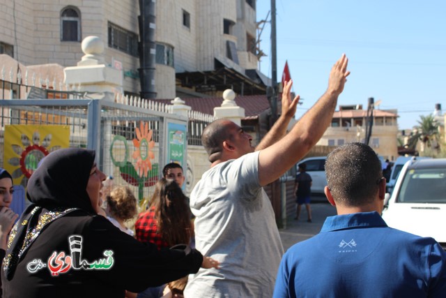 فيديو : كفر قاسم تودع الفوج الأخير  من حجاج  الطائرة   وسط دموع الفرح  ورئيس البلدية :  لا تنسونا من الدعاء 